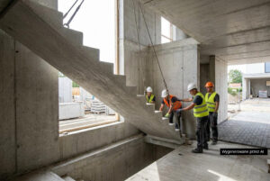 Schody prefabrykowane RAK-BUD z betonu, solidna konstrukcja do zastosowań budowlanych
